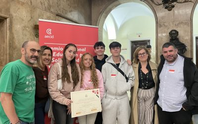El IES Palomeras-Vallecas recibe el Premio Nacional «Vicente Ferrer» de la AECID por su participación en el proyecto AmIAire